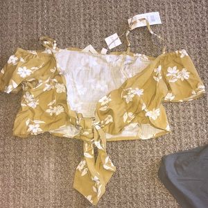 crop top billabong shirt